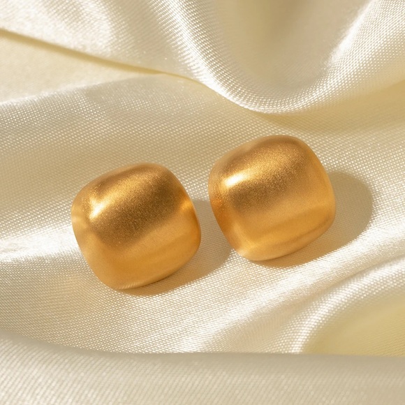 18K Gold plated Square earrings*Stud earrings*Chunky Stud Earrings - Picture 5 of 6
